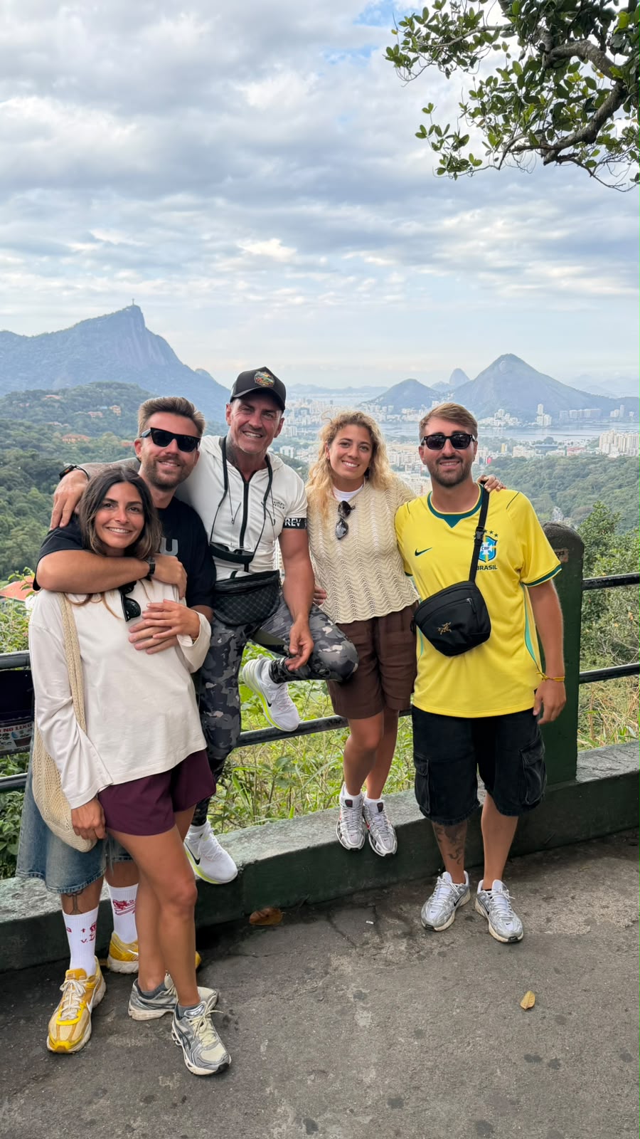 Visitantes da CC em um mirante do Rio de Janeiro